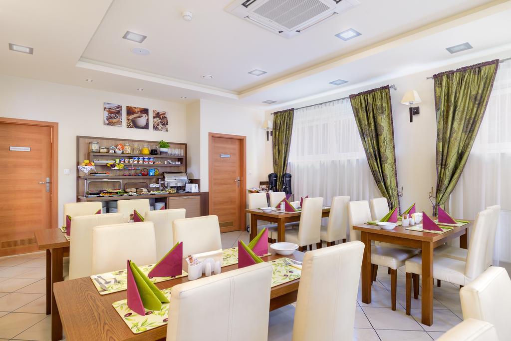 Hotel Zielony Πόζναν Εξωτερικό φωτογραφία