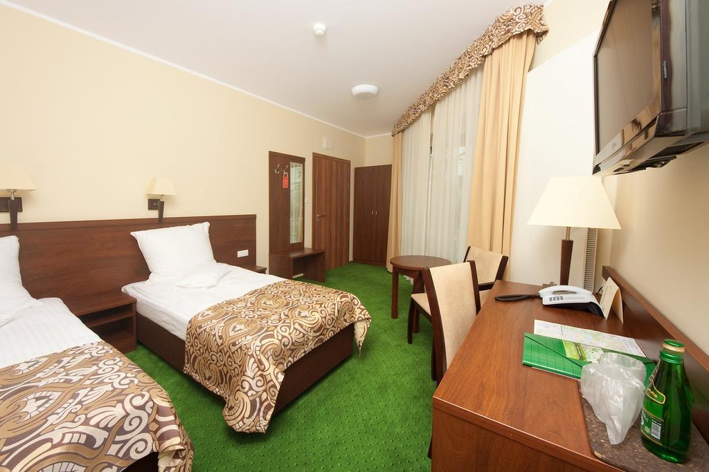 Hotel Zielony Πόζναν Εξωτερικό φωτογραφία